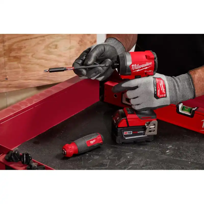 Milwaukee Tool 48-22-2915 14-in-1 Multi-Bit Screwdriver W/ SHOCKWAVE Impact Duty™ Bits