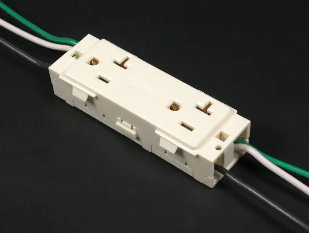 Wiremold NM202720 Replacement Receptacle 20A Nm2000